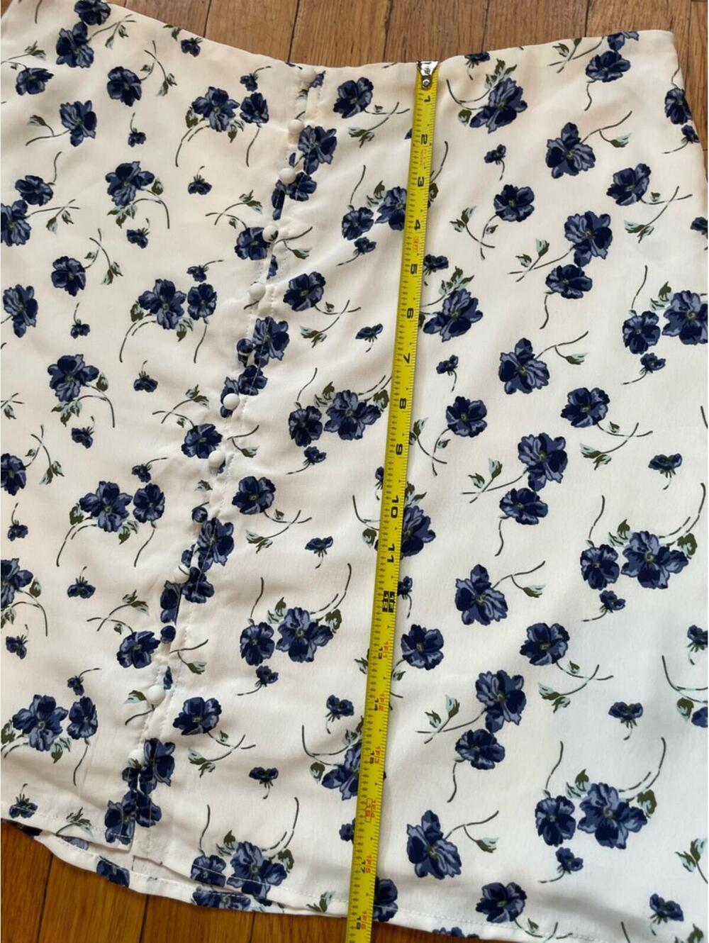 Lulus White Blue Floral Mini Skirt Size XL New with tags - Picture 7 of 7